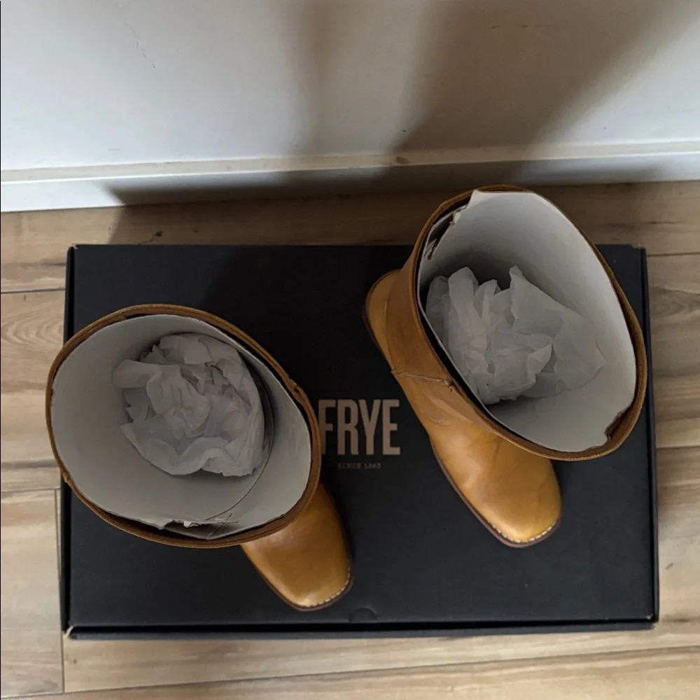 New FRYE Campus Boot 14L in Banana size 8.5 - Picture 3 of 5